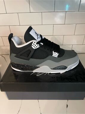 Mens Retro 4 Fear Size 11.